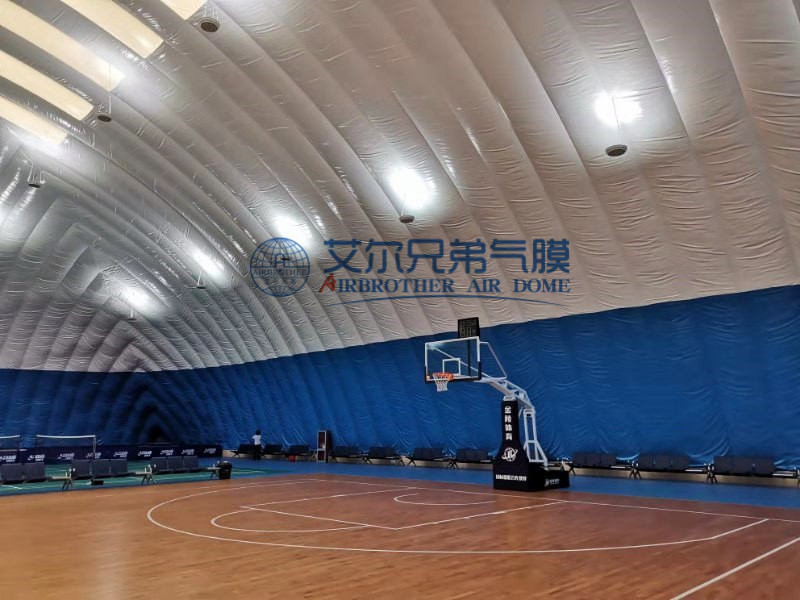 你知道嗎？這種用氣吹起來的體育館使用年限15年以上
