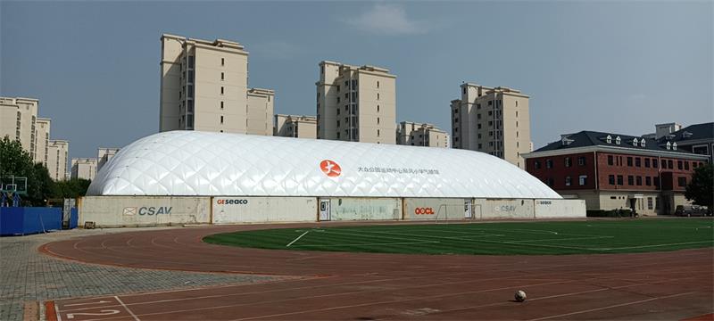 天津辰風(fēng)小學(xué)，學(xué)校里的氣膜體育館
