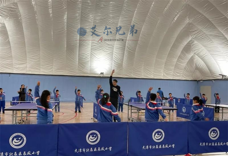 惡劣天氣下，學(xué)校氣膜體育館受到青睬